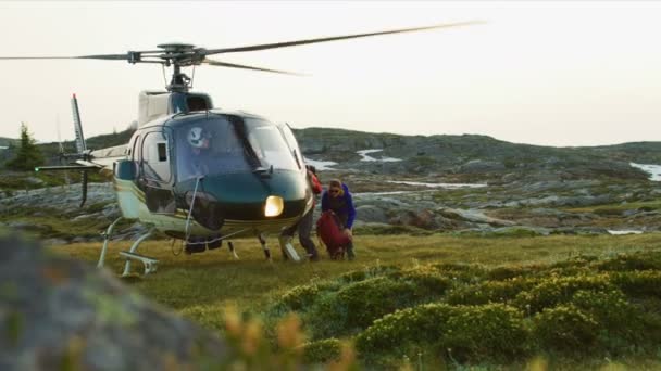 Canada September 2018 Helicopter Dropping Heli Hikers Rocky Mountains Summer — Vídeo de Stock