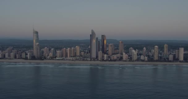 Sonnenaufgang aus der Luft Surfers Paradise Wolkenkratzer Goldküste — Stockvideo