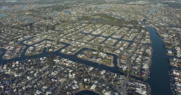 Luftaufnahme Kanal Waterfront Wohnhäuser Goldküste — Stockvideo