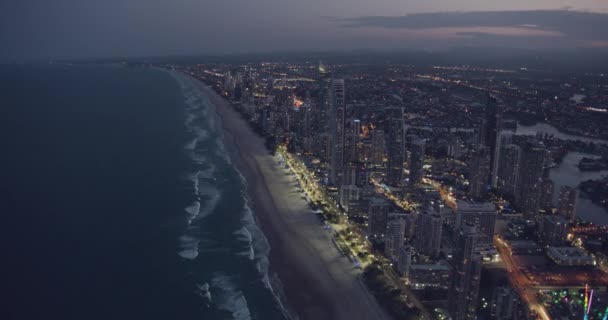 Vista aerea crepuscolo Surfers Paradise grattacielo Gold coast — Video Stock