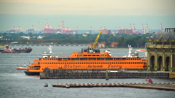 Staten Island ferry Manhattan Bay passagier Terminal Verenigde Staten — Stockvideo