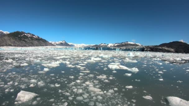 Изменение климата ледниковый лед разбит с ледника Аляска — стоковое видео