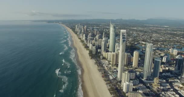 Vista aérea Surfistas Paraíso arranha-céus Costa de ouro Queensland — Vídeo de Stock