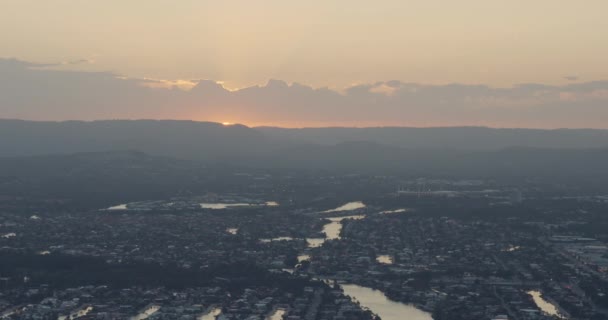 Vista tramonto aereo residenziali case suburbane Gold coast — Video Stock