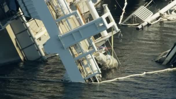 Vista aérea Arrastrero de pesca de fábrica North Star volcado — Vídeos de Stock