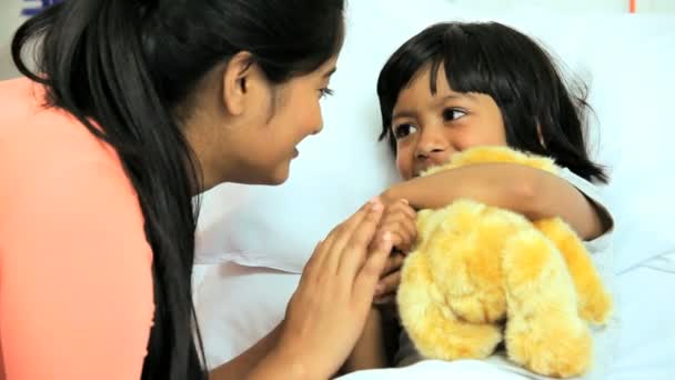 Mother comforting little daughter in hospital bed — Stock Video