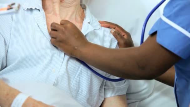 Patient hospitalisé recevant des soins Personnel médical — Video