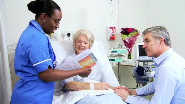 Ethnic Nurse Male Relative Bedside Elderly Patient Hospital — Stock Video