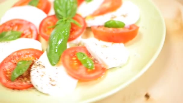 Μοτσαρέλα di Bufala φρέσκο με λαχανικά — Αρχείο Βίντεο