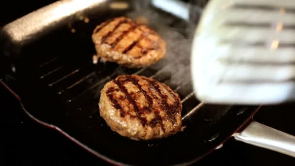 Carne moída dourar pan chapa quente — Vídeo de Stock