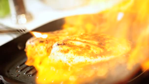 Close Up Organic Chicken Breast Flame Cooked Hot Pan — Stock Video