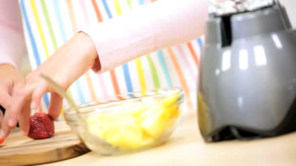 Female preparing ingredients for homemade juice — Stock Video