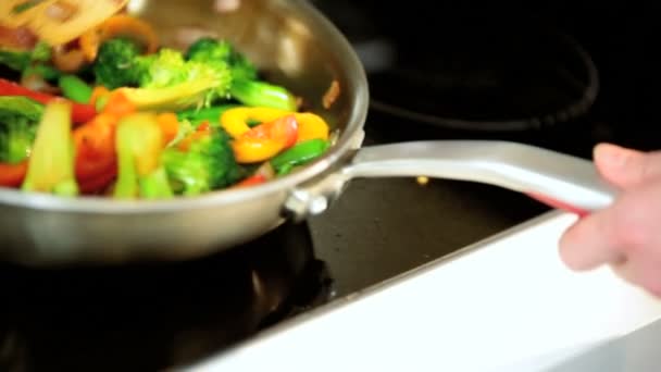 Antipasto di verdure biologiche assortite Stir Fry — Video Stock