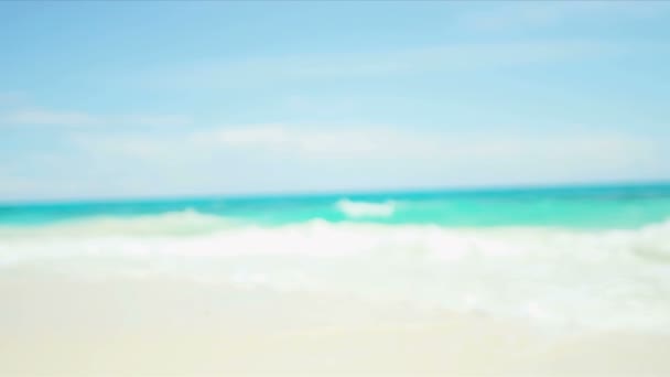 Chica relajante en silla de playa — Vídeos de Stock