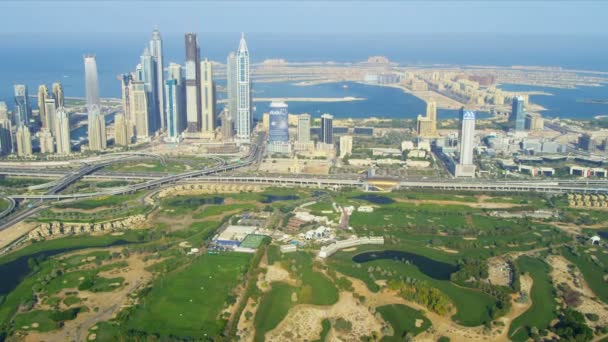 Εμιράτα γκολφ κλαμπ, πόλη με Palm Jumeirah του Ντουμπάι — Αρχείο Βίντεο