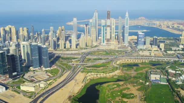 Dubai edifícios da cidade, incluindo Palm Jumeirah — Vídeo de Stock