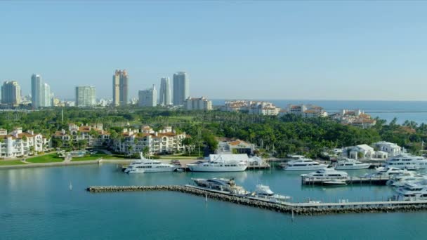 Fisher Island exclusive yachts luxury apartments — Stock Video