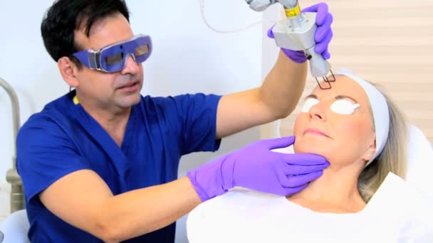 Cosmetic surgeon performing facial treatment — Stock Video