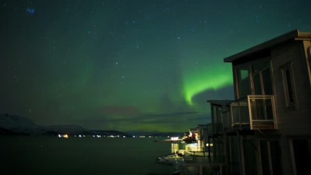 Cielo noruego con auroras boreales — Vídeo de stock