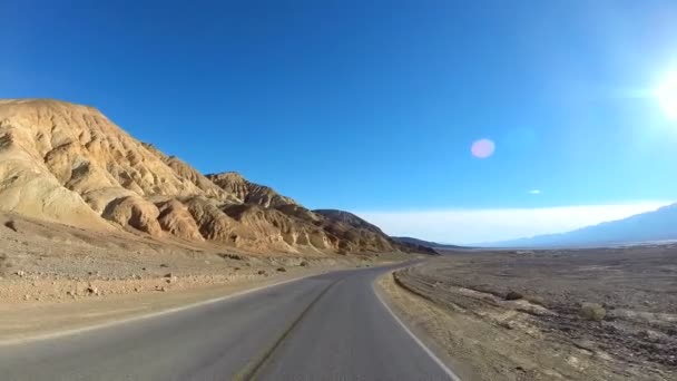 Rijden door de woestijn landschap — Stockvideo