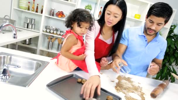 Girl with parents making cookie — Stock Video