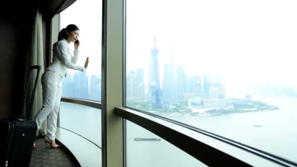 Businesswoman in hotel viewing cityscape — Stock Video