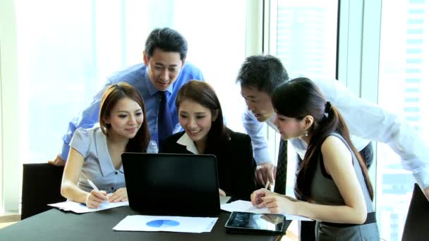 Equipe de negócios na sala de conferências — Vídeo de Stock