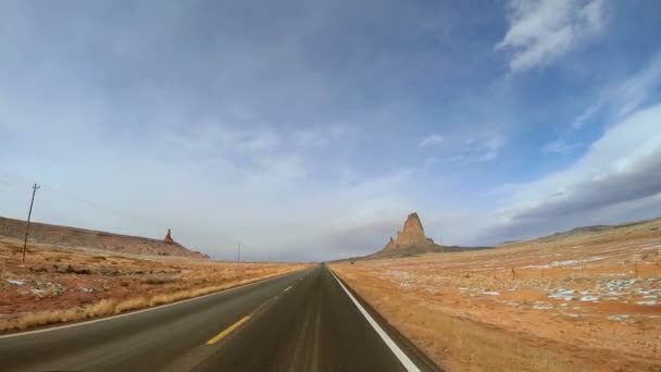 Viagem de estrada através da paisagem cênica — Vídeo de Stock