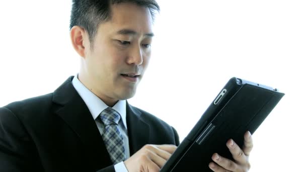 Asian stock broker using tablet — Stock Video