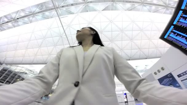 Asian Business woman in the International Airport — Stock Video