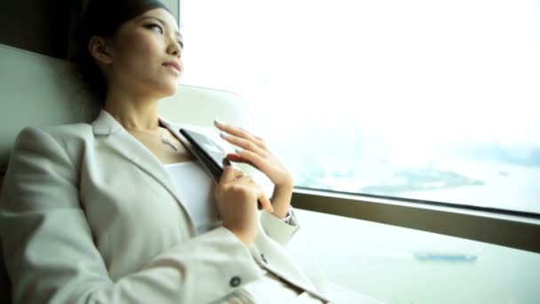 Businesswoman in hotel with tablet — Stock Video