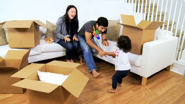 Couple playing with daughter — Stock Video