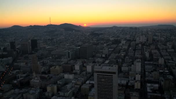 Προάστια της πόλης του San Francisco στο ηλιοβασίλεμα — Αρχείο Βίντεο