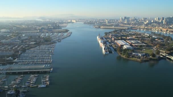 Λιμάνι εμπορευματοκιβωτίων αποβάθρες Oakland εκβολές — Αρχείο Βίντεο