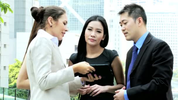 Business colleagues meeting outside office — Stock Video