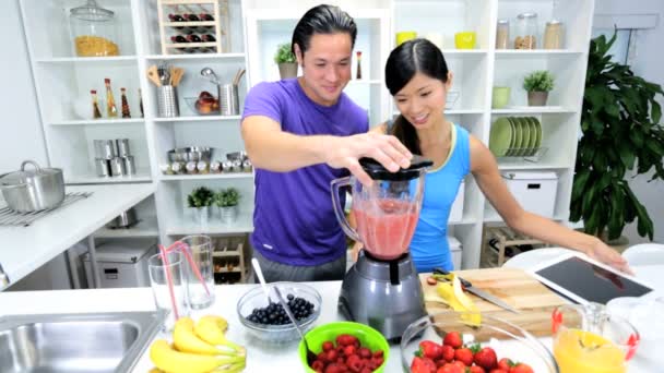 Couple making  Homemade Smoothie — Stock Video