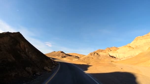 Проїзд по пустельному ландшафту — стокове відео
