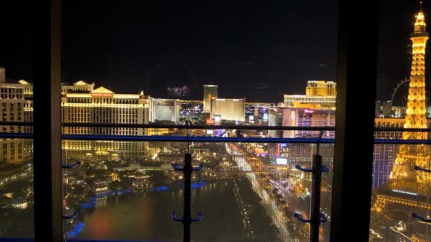 Nacht beleuchtete bellagio fontäne las vegas blvd — Stockvideo