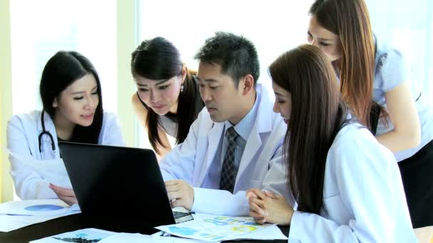 Doctors meeting in hospital boardroom — Stock Video