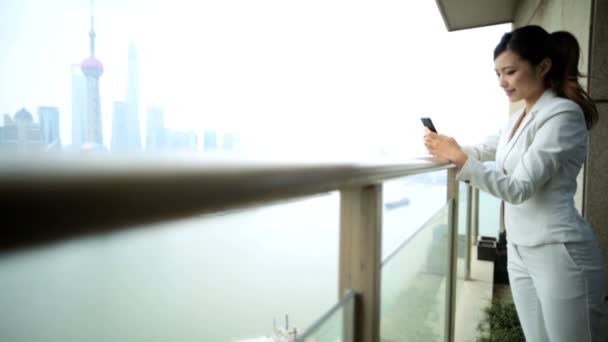 Businesswoman on balcony viewing cityscape — Stock Video