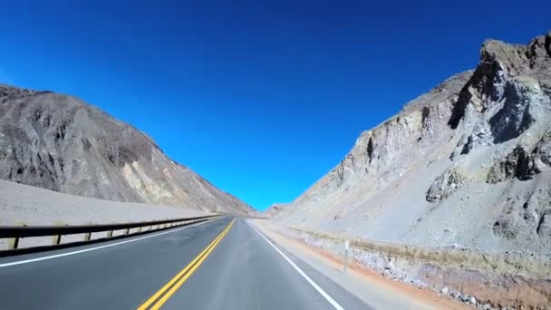 사막의 풍경을 통해 운전 — 비디오