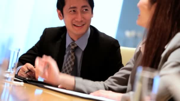 Üzleti vezetők a pénzügyi találkozó — Stock videók