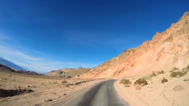 Projíždět pouštní krajina — Stock video