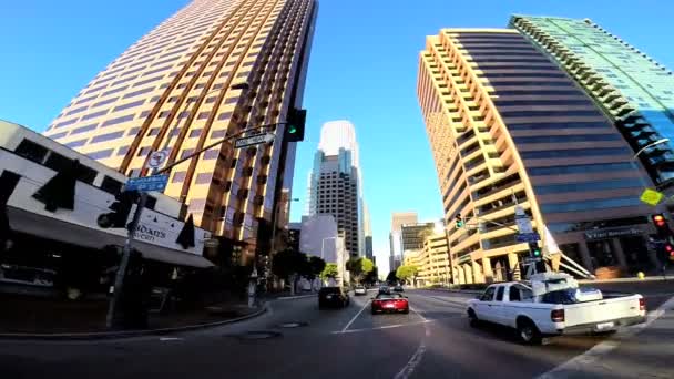 Conduciendo por las calles de la ciudad — Vídeo de stock