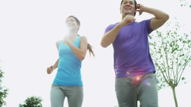 Couple in sportswear jogging out — Stock Video