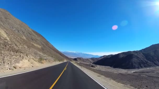 Köra på Death Valley motorväg — Stockvideo