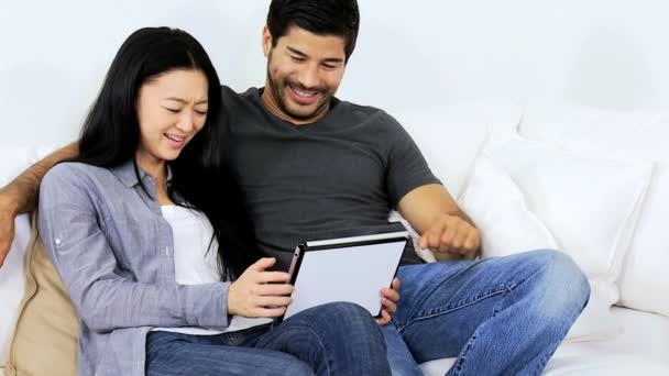 Couple at home using tablet — Stock Video