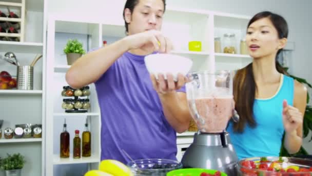 Couple using fresh healthy organic fruits for tasty smoothie — Stock Video
