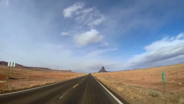 Viagem de estrada através da paisagem cênica — Vídeo de Stock