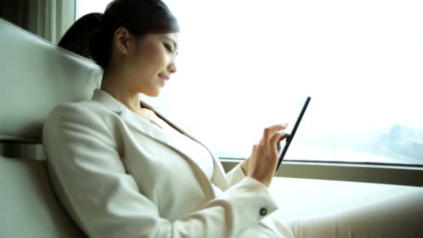 Businesswoman in hotel with tablet — Stock Video